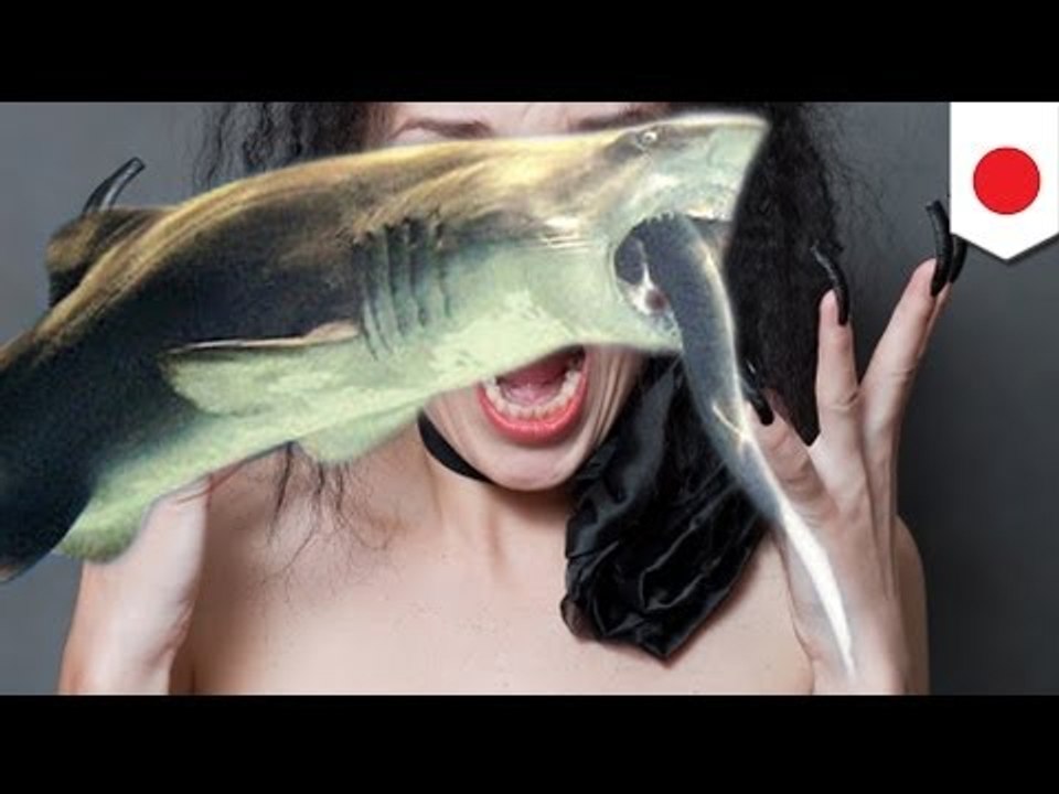 サメをのみ込もうとしたサメ