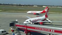Flughafen Tegel TXL/EDDT (Startabbruch?),eine Boeing 737-700 der Air Berlin bricht den Start ab!