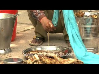 Sieving honey from honeycomb