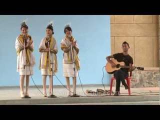 Christmas songs: Tetseo Sisters in full song