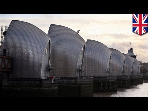 How does the Thames barrier protect London from floodings