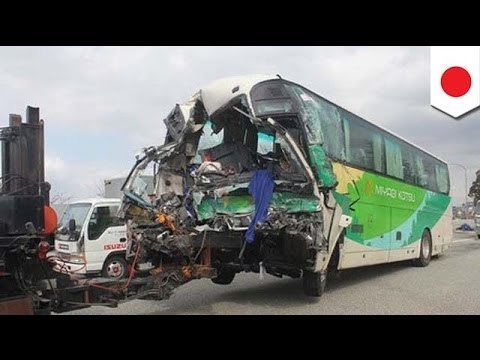 居眠り？バス衝突で２６人死傷