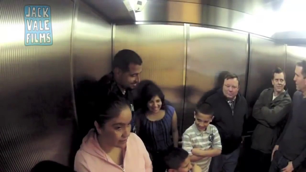 Pegadinha de Peido no elevador (A melhor)