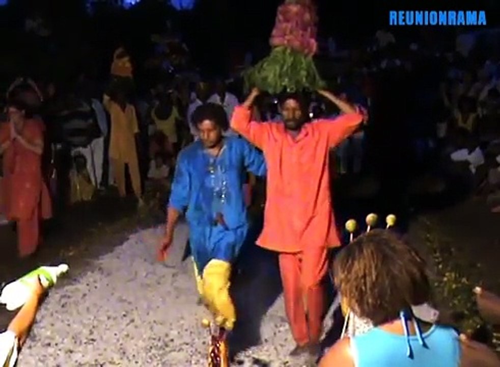 Marche sur le feu. Cérémonie malbar. Ile de La Réunion