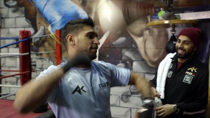 Les jongles des poings d'Amir Khan