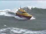 Big storm, pilot boats in 10m waves