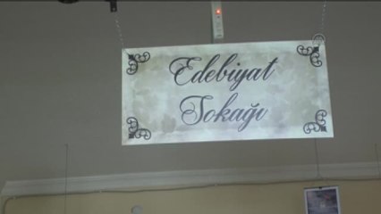 Öğrencilere Kitabı Sevdirmek İçin Okulda "Sokak" Kurdular