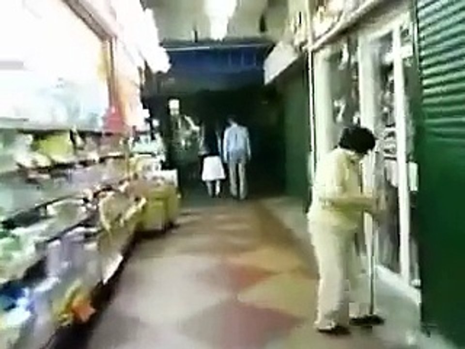 下北沢の闇市市場から井の頭線西口へ