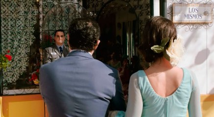 Rober entra en su caseta del brazo de Trini - Allí abajo