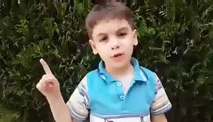 للنشر /// طفل من الخليل يقلد أبو عبيدة