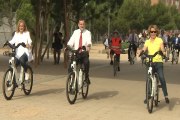Rajoy, Cifuentes y Aguirre en bici por Madrid Río