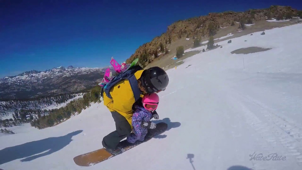 Faire du snowboard avec sa fille de 3 ans pour son anniversaire : magique!