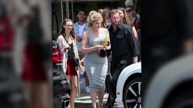 Khloé Kardashian Shows Off Her Impressive Curves At Dash