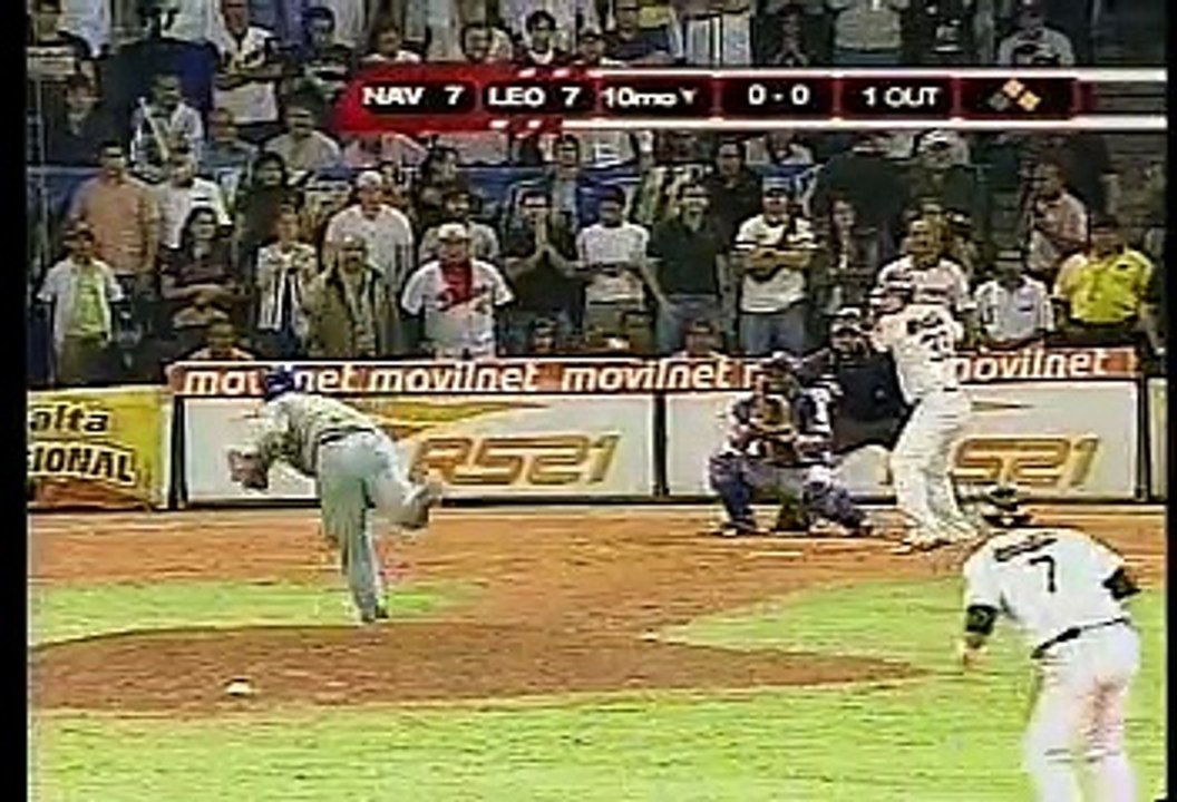 LEONES DEL CARACAS DEJARON EN EL TERRENO AL MAGALLANES TREMENDO JUEGO # 4.mpg