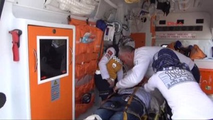 Şanlıurfa Kamyona Çarpan Motosikletteki Polis Memuru Yaralandı