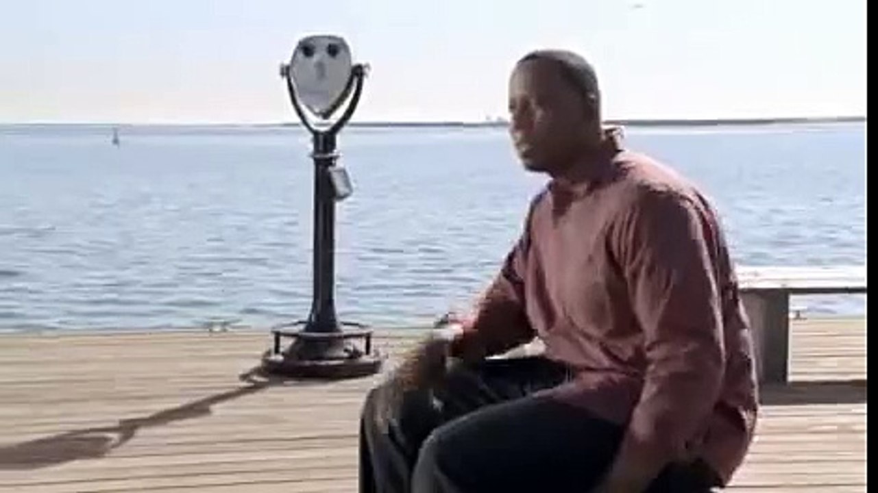Shark hit at men arm AND TRY TO EAT -