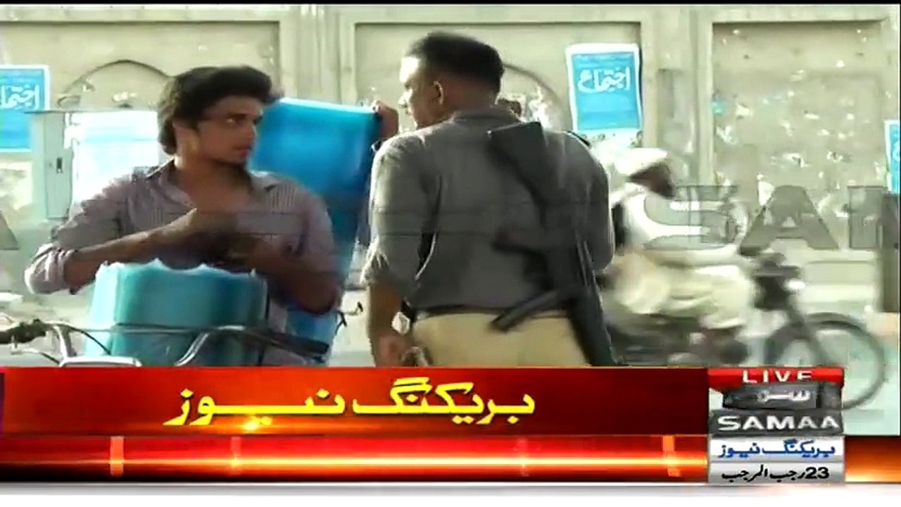 Karachi Police Caught On Camera While Taking Bribe On Name Of Checking