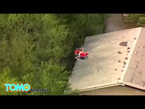 Texas floods: dramatic helicopter rescue of Denton County residents trapped by storms - TomoNews