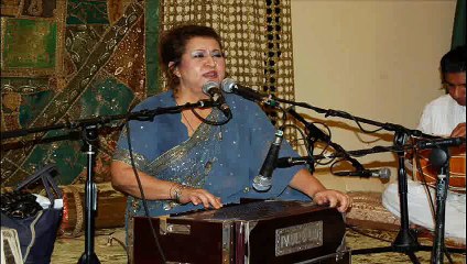 Tum pucho aur main na bataun aise to halat nahin - Munni Begum