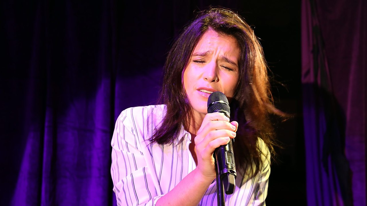 Jessie Ware - Live Lounge with Fearne Cotton (B...