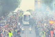 Miles de aficionados animan al Real Madrid