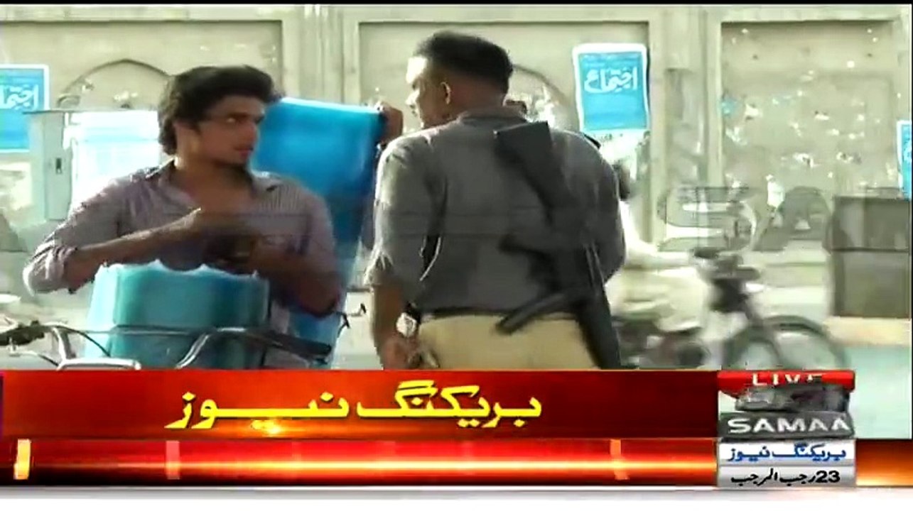 Karachi Police Caught On Camera While Taking Bribe On Name Of Checking - Shame -