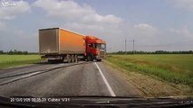 Crazy Truck Driver Narrow Escape ! - Опасный Разворот Фуры !