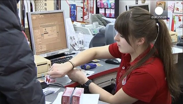 Курс рубля пошел вниз после возобновления ЦБ регулярной скупки валюты