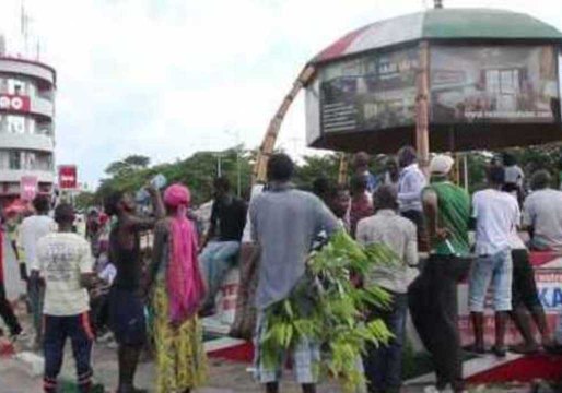 Demonstrators Scatter From Bujumbura's Independence Square After Shots Fired