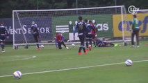 Leandro dá 'cavadinha' e faz belo gol em treino do Verdão