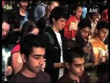 Pakistani students pay homage to the Mumbai massacre victims