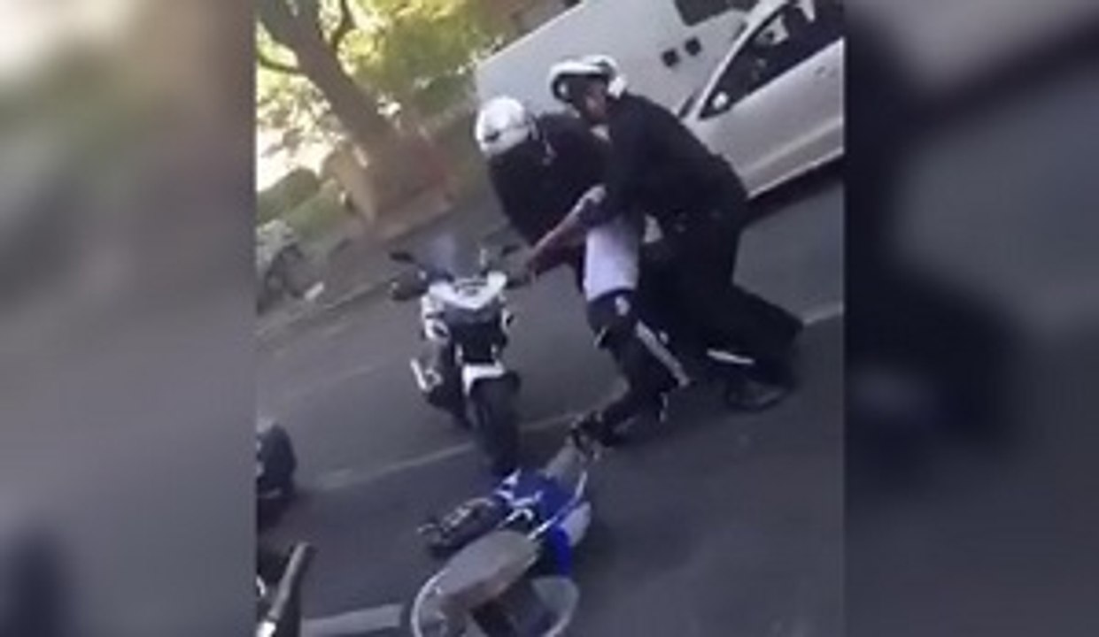 Un jeune Menotté, il court et échappe à la police