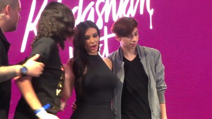 Visita de Kim Kardashian reúne multidão em São Paulo