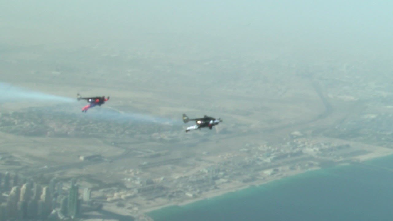 Fliegen wie Ironman: Zwei „Jetmen“ rasen mit Düsenflügeln über Dubai
