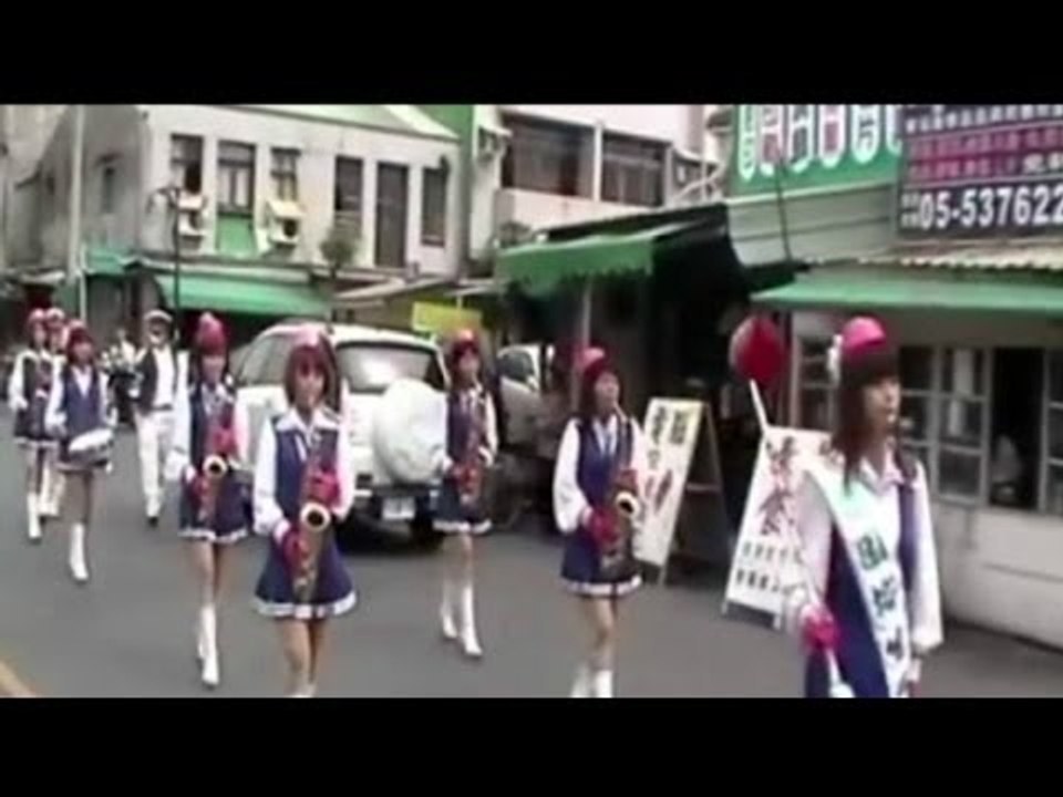 Checking out women FAIL: Traffic accidents caught on surveillance camera