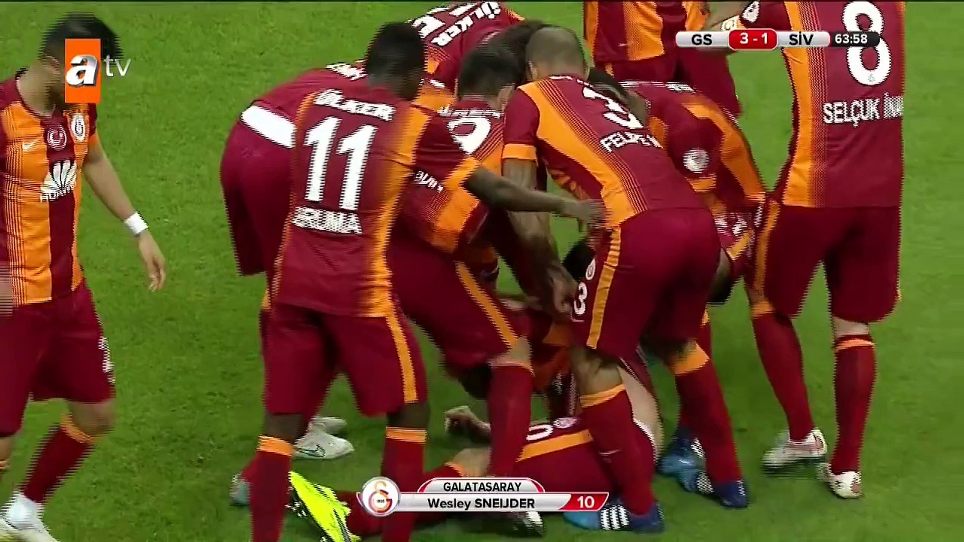 Video Galatasaray 039 S Wesley Sneijder Scores From A Great Free Kick In Turkish Cup Semi Final Video Dailymotion