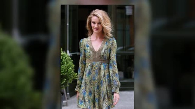 Rosie Huntington Whiteley muestra sus diseños de ropa interior antes de promocionar Mad Max