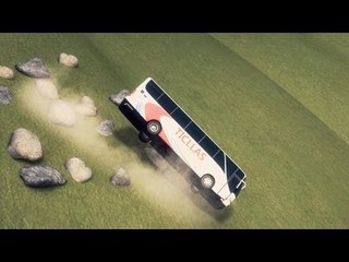 ペルーでバス衝突　１９人死亡