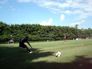 Arouca e André Dias têm primeiro contato com bola