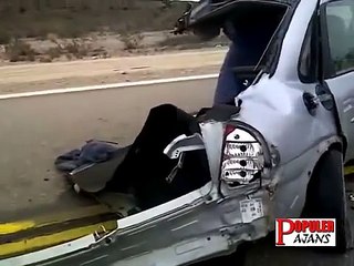 Korkunç kaza araç iki parcaya ayrılıyor Populer Ajans Video new