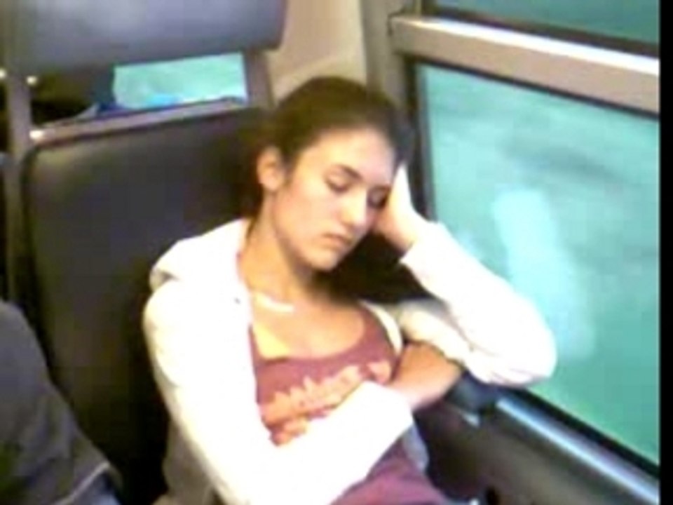 Sarah entr1 de dormire