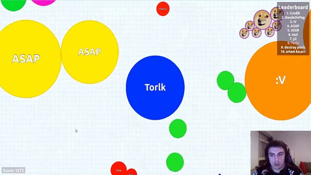 Torlk joue à Agar.io sur la Millenium TV