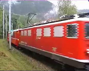 RhB Ge 6/6 II met Regionalzug in Filisur