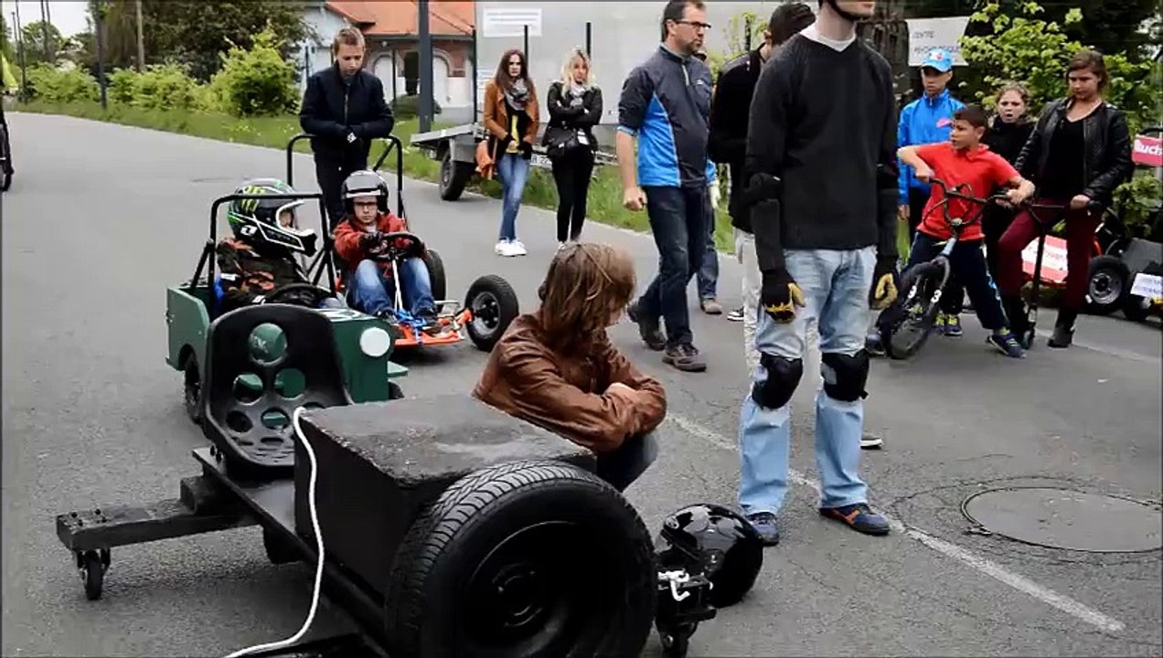 La course de caisses à savon organisée par les étudiants de l'IUT au quartier Montgré de Lens ce jeudi 14 mai