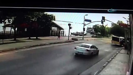 Genç kızın hayatını kaybettiği kaza kamerada