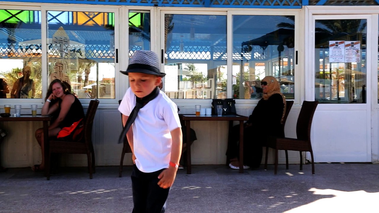 5 years old Leon Joel imitates Michael Jackson at - Movie Gate Hurghada -