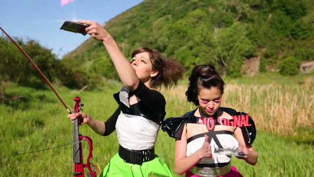 Starships - Lindsey Stirling and Megan Nicole (Nicki Minaj Cover)
