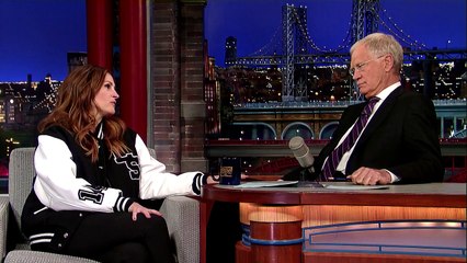 Watch Julia Roberts give David Letterman a big ol' kiss goodbye