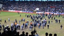 Erzurum - Berabere Biten B.b. Erzurumspor- Sakaryaspor Maçından Sonra Seyirci Sahaya Girdi