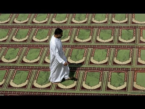 Suicide bomber detonates bomb in Sunni mosque in Iraq